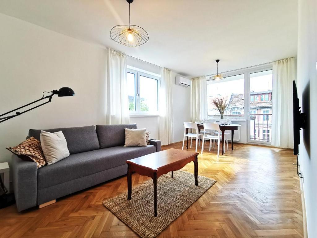 Wroc'Love Haukego Bosaka Check-In 24H Вроцлав Екстериор снимка