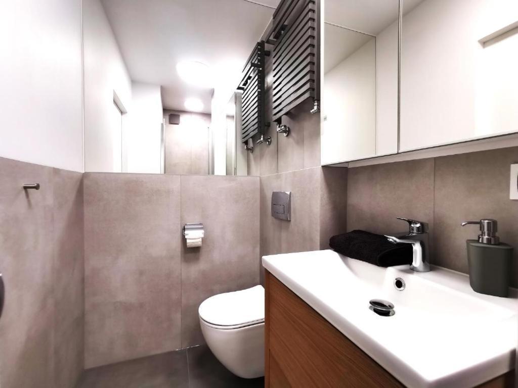 Wroc'Love Haukego Bosaka Check-In 24H Вроцлав Екстериор снимка